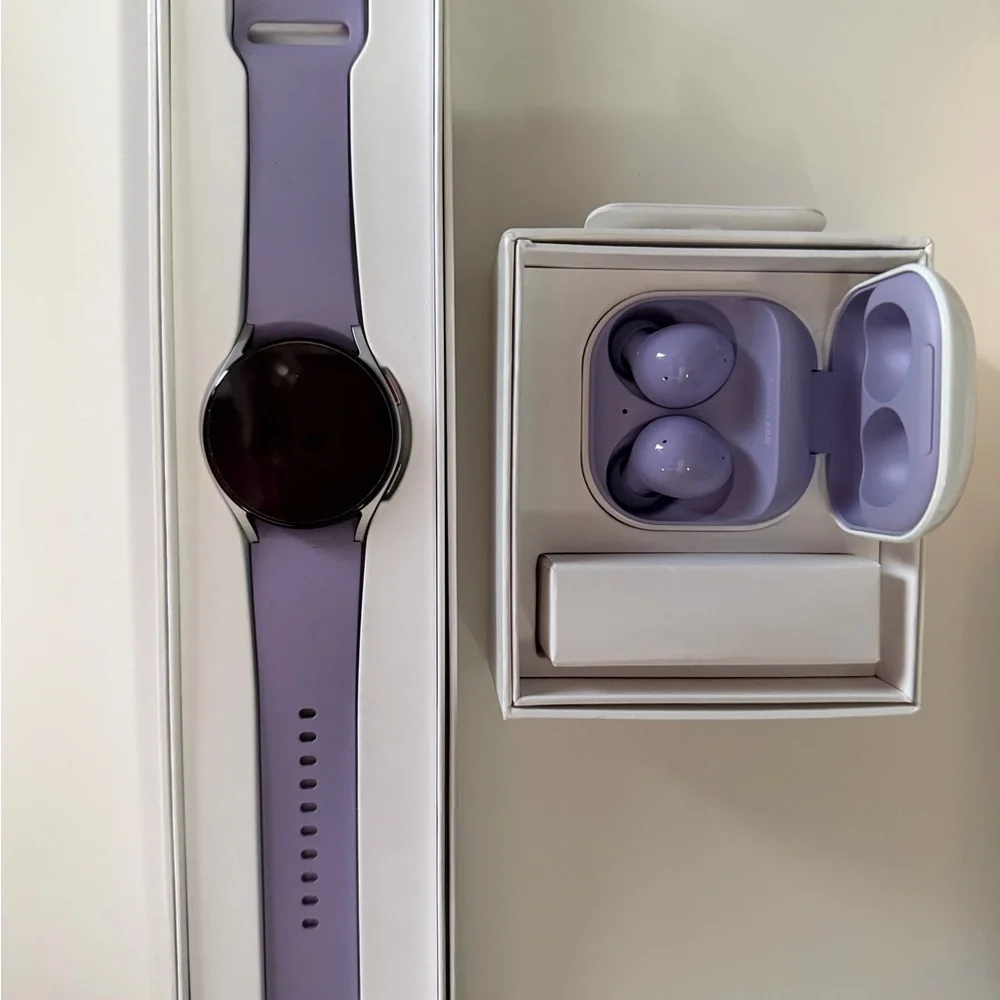 Samsung Lavender Smartwatch and Earbuds Set
